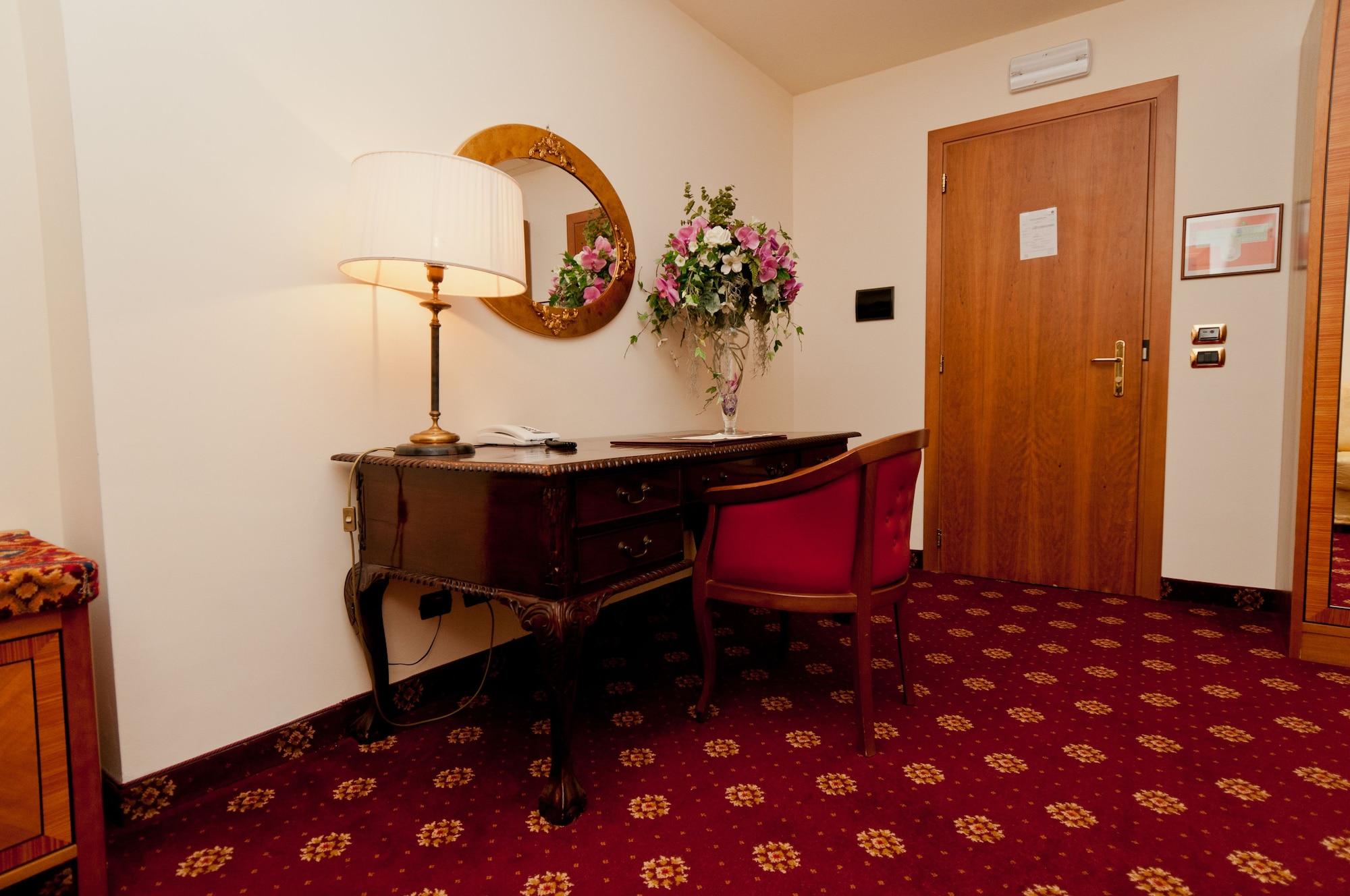 רוצ'לה איוניקה Parco Dei Principi Hotel מראה חיצוני תמונה