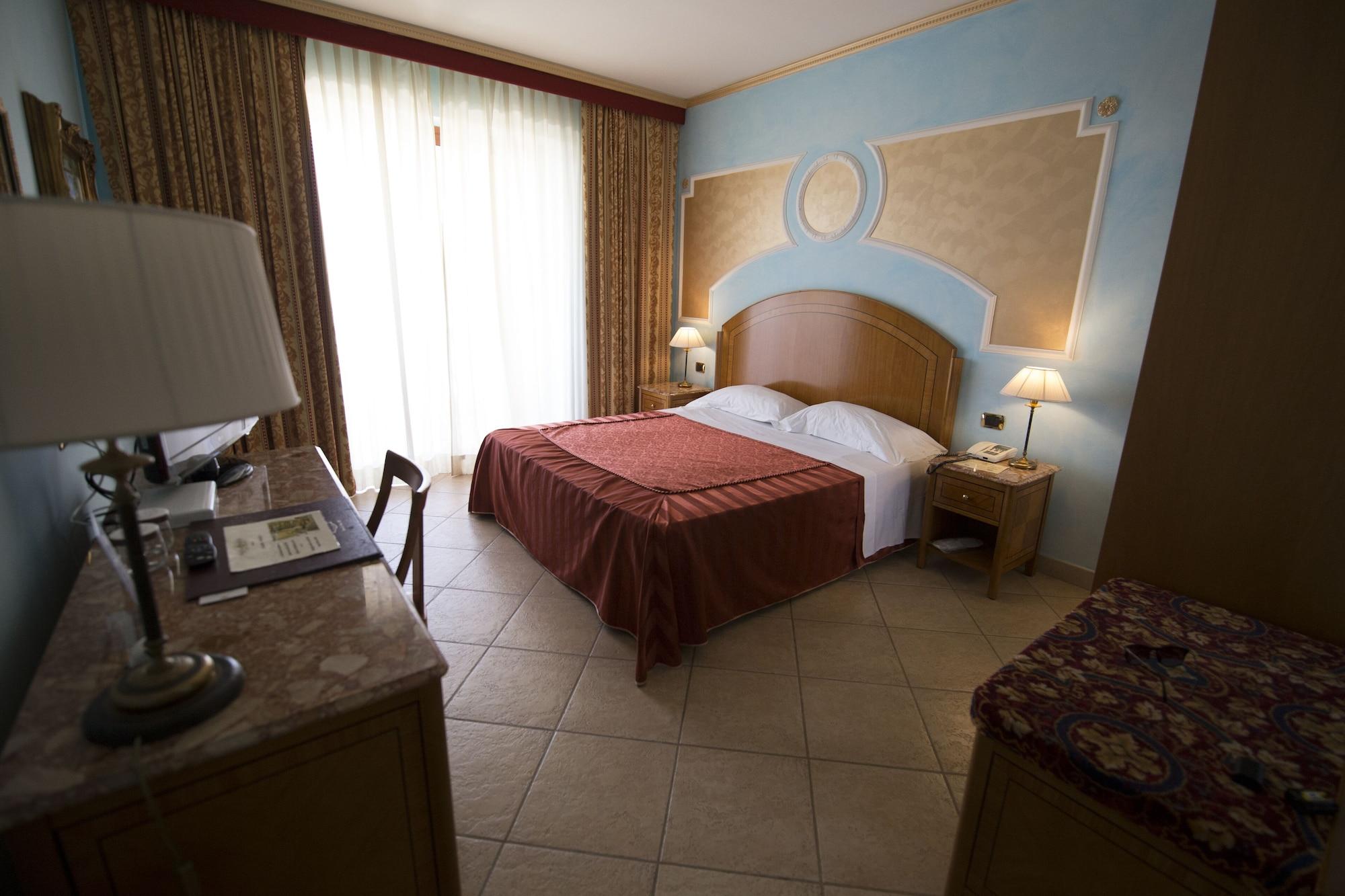 רוצ'לה איוניקה Parco Dei Principi Hotel מראה חיצוני תמונה