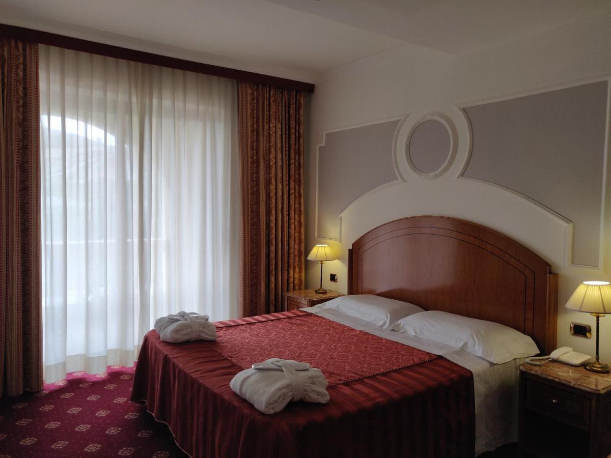 רוצ'לה איוניקה Parco Dei Principi Hotel מראה חיצוני תמונה