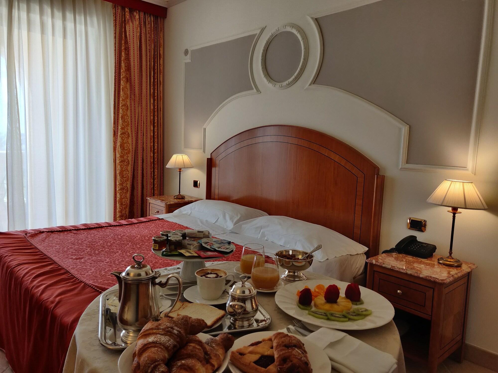 רוצ'לה איוניקה Parco Dei Principi Hotel מראה חיצוני תמונה