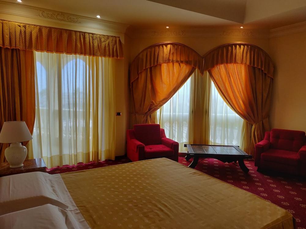 רוצ'לה איוניקה Parco Dei Principi Hotel מראה חיצוני תמונה