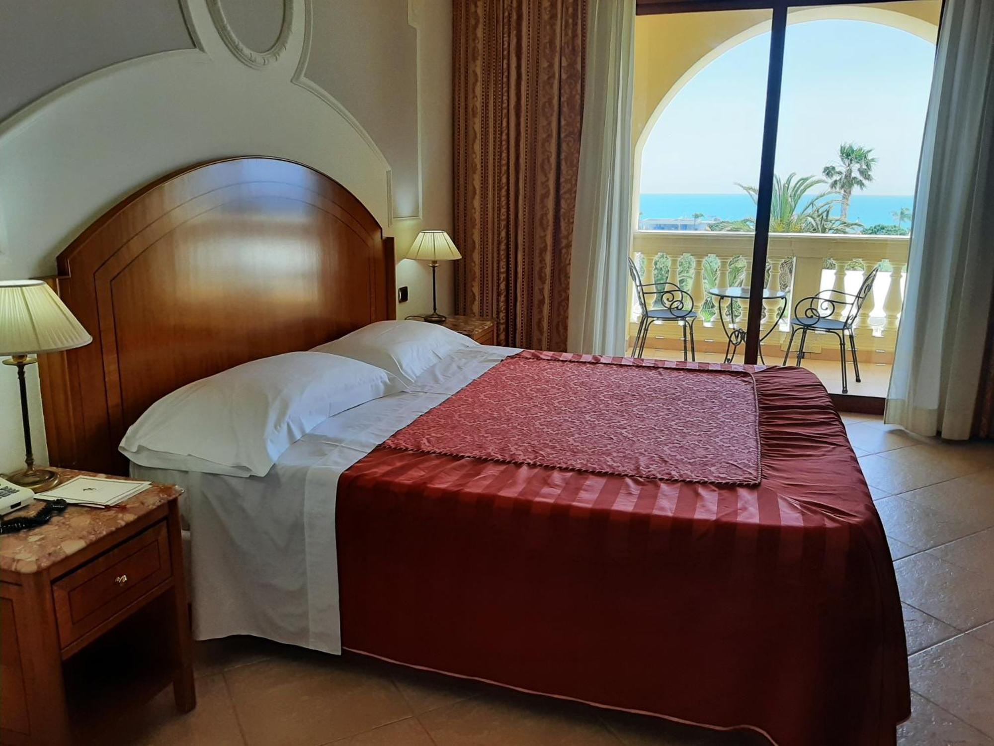 רוצ'לה איוניקה Parco Dei Principi Hotel מראה חיצוני תמונה