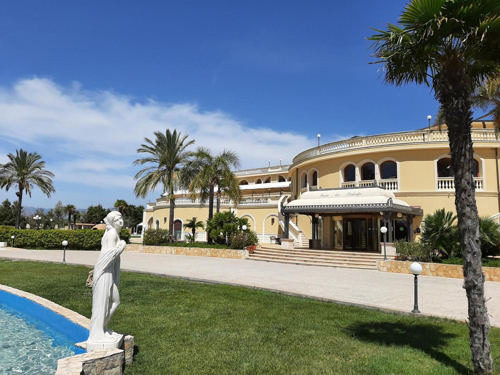 רוצ'לה איוניקה Parco Dei Principi Hotel מראה חיצוני תמונה