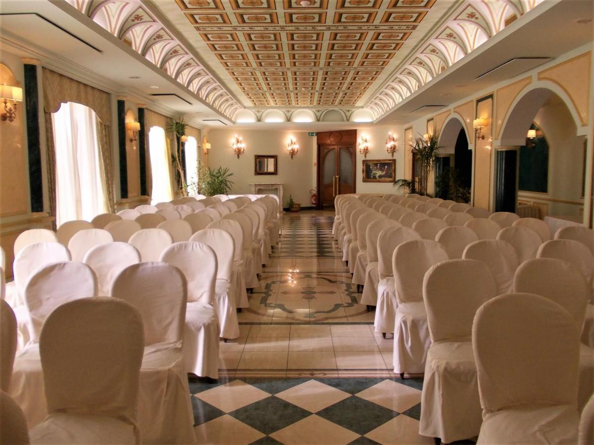 רוצ'לה איוניקה Parco Dei Principi Hotel מראה חיצוני תמונה